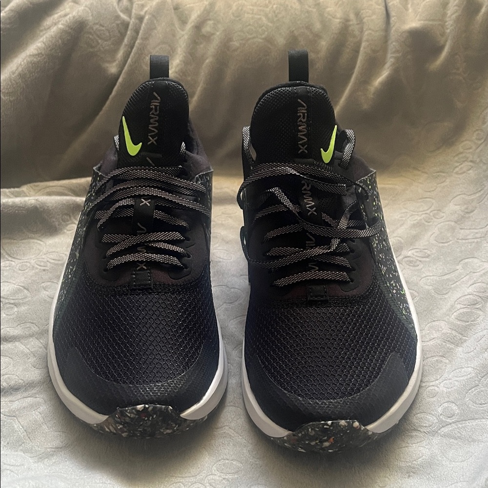 Nike Air Bella TR 3 AMP Black with White and Green Accents - Picture 2 of 6